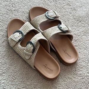 Universal thread sandals